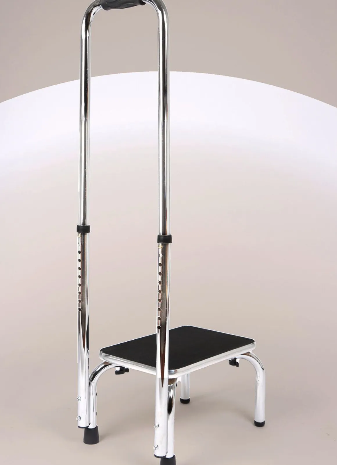 Trittstufe mit Haltegriff